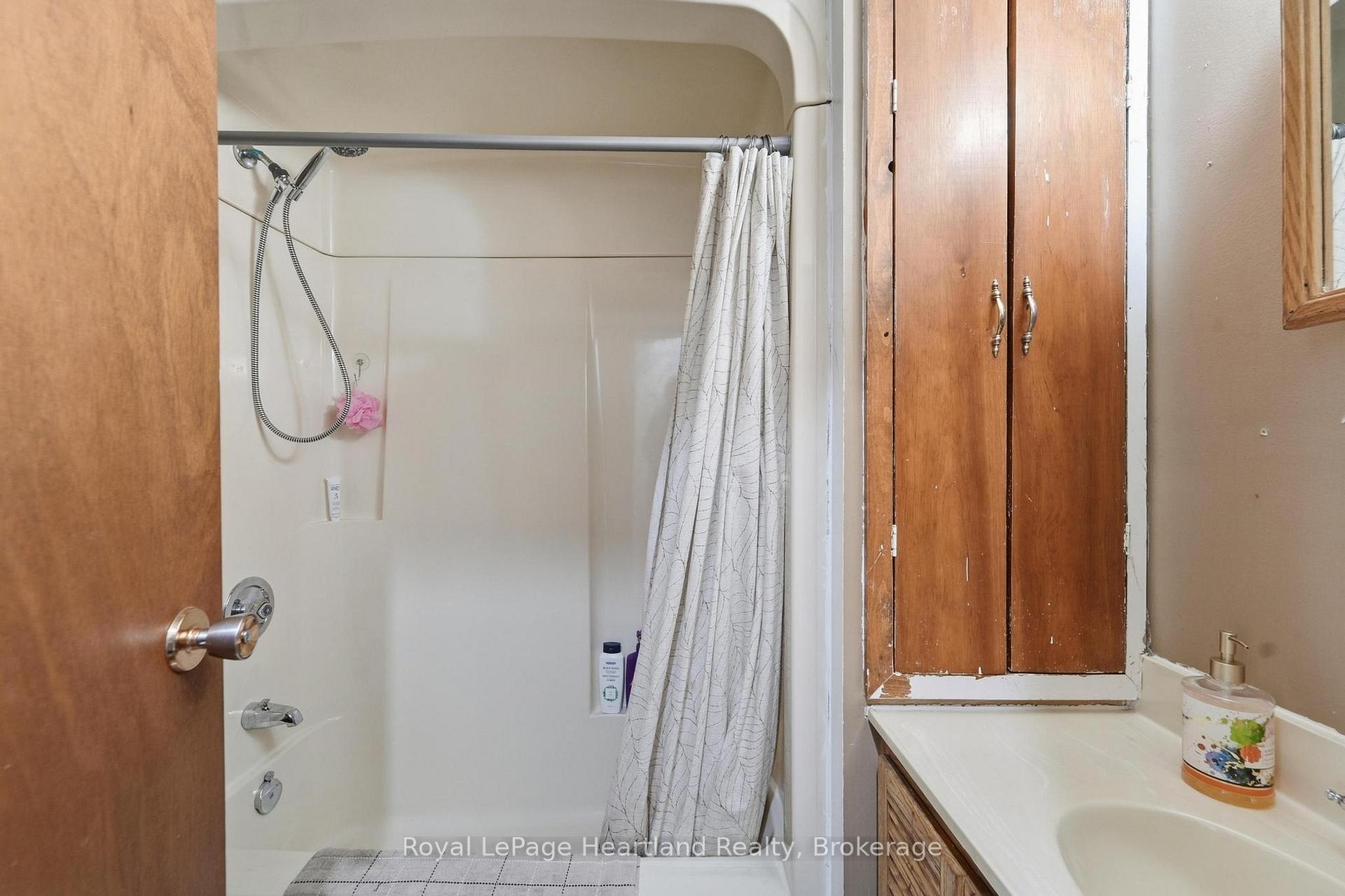 Photo 14 of 103 James St Street, Central Huron, Clinton — HOMEH