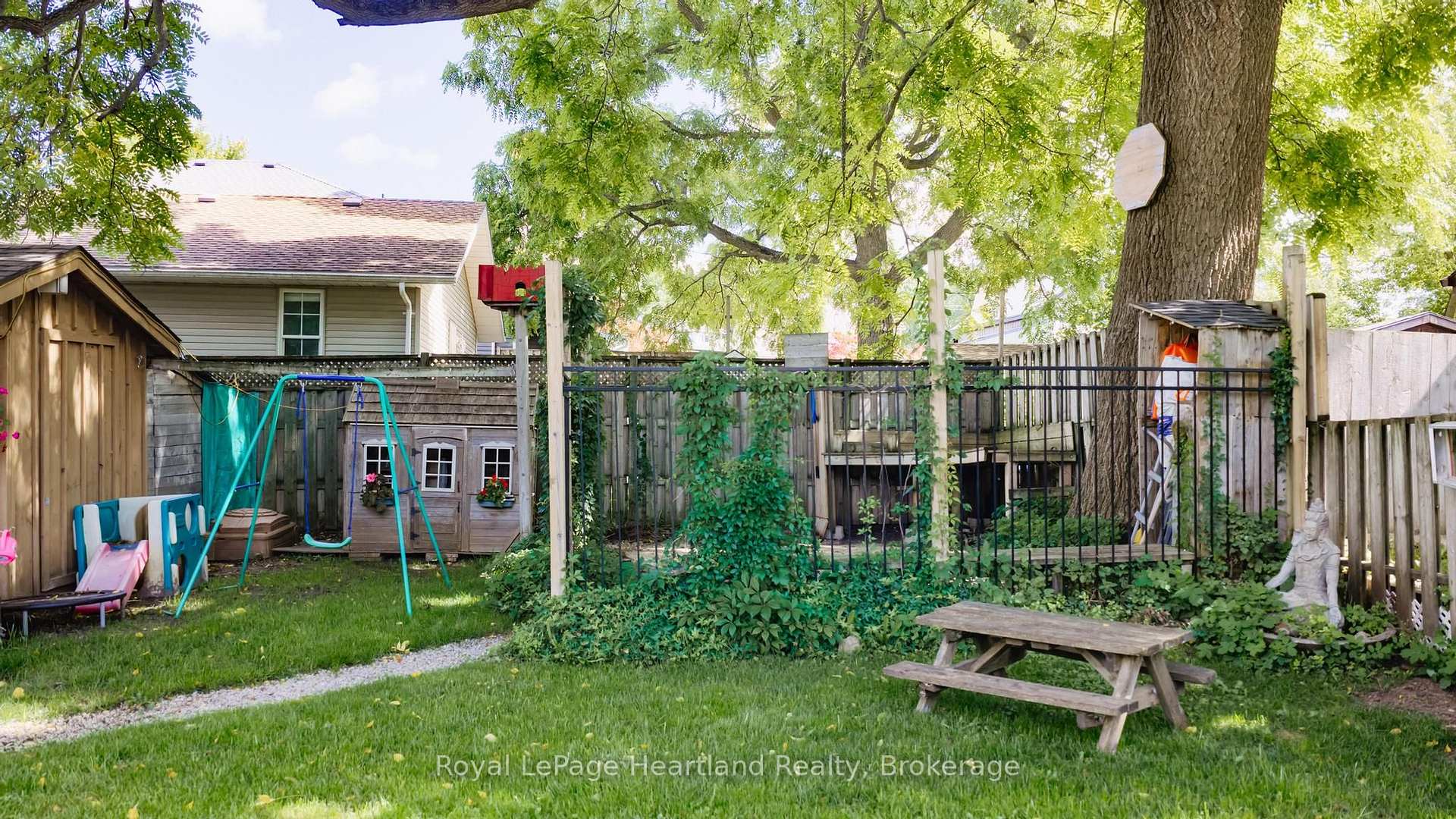 Photo 33 of 103 James St Street, Central Huron, Clinton — HOMEH