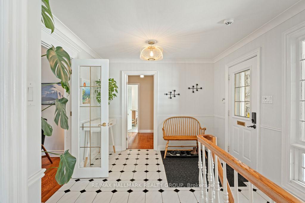 Photo 3 of 275 Crocus Avenue, Ottawa, Applewood Acres — HOMEH