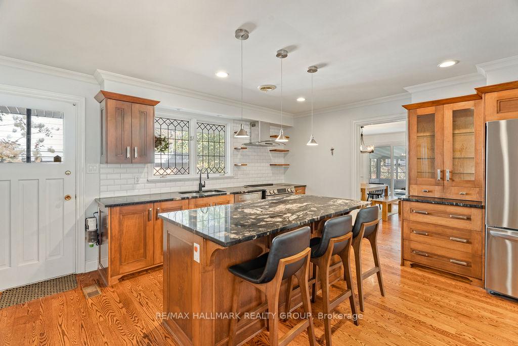 Photo 18 of 275 Crocus Avenue, Ottawa, Applewood Acres — HOMEH