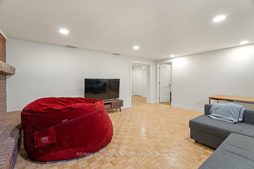 Photo 35 of 275 Crocus Avenue, Ottawa, Applewood Acres — HOMEH