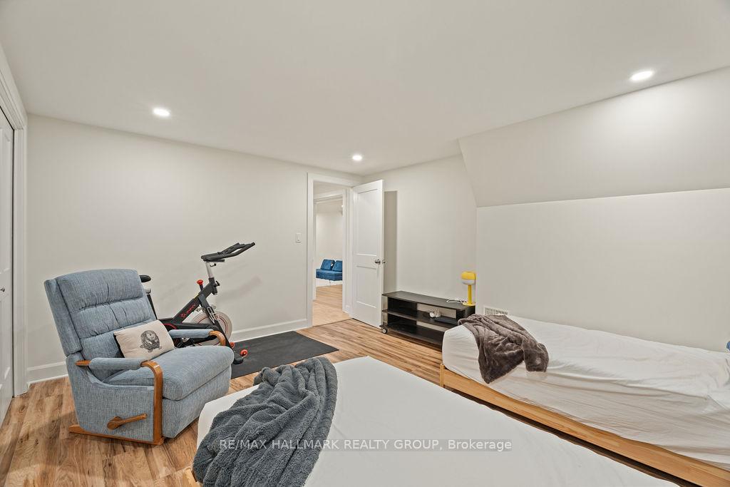 Photo 37 of 275 Crocus Avenue, Ottawa, Applewood Acres — HOMEH