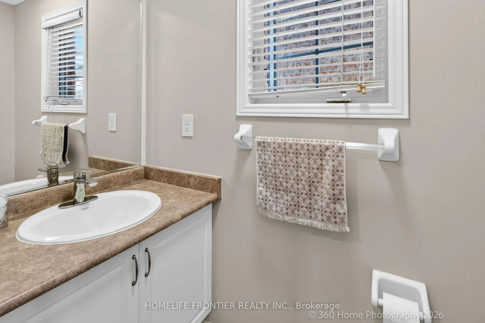 Photo 7 of 312 Lauderdale Drive, Vaughan, Patterson — HOMEH