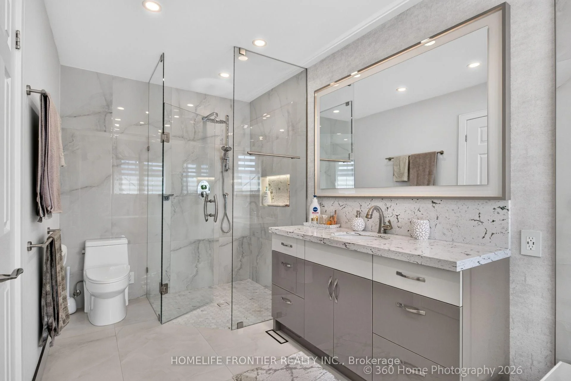 Photo 24 of 312 Lauderdale Drive, Vaughan, Patterson — HOMEH