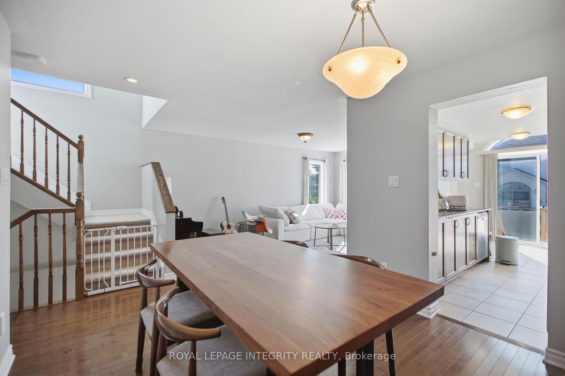Photo 6 of 320 Tourmaline Crescent, Ottawa, Barrhaven - Strandherd — HOMEH