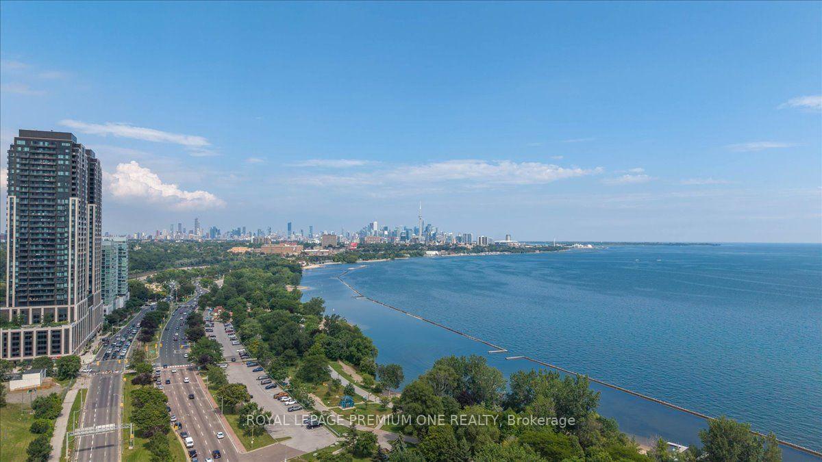 Photo 3 of Unit 901, 103 The Queensway, Toronto, High Park-Swansea — HOMEH