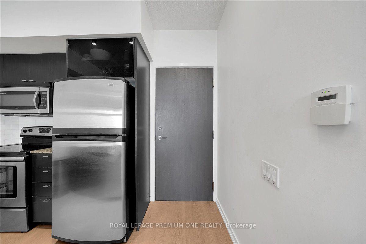 Photo 6 of Unit 901, 103 The Queensway, Toronto, High Park-Swansea — HOMEH
