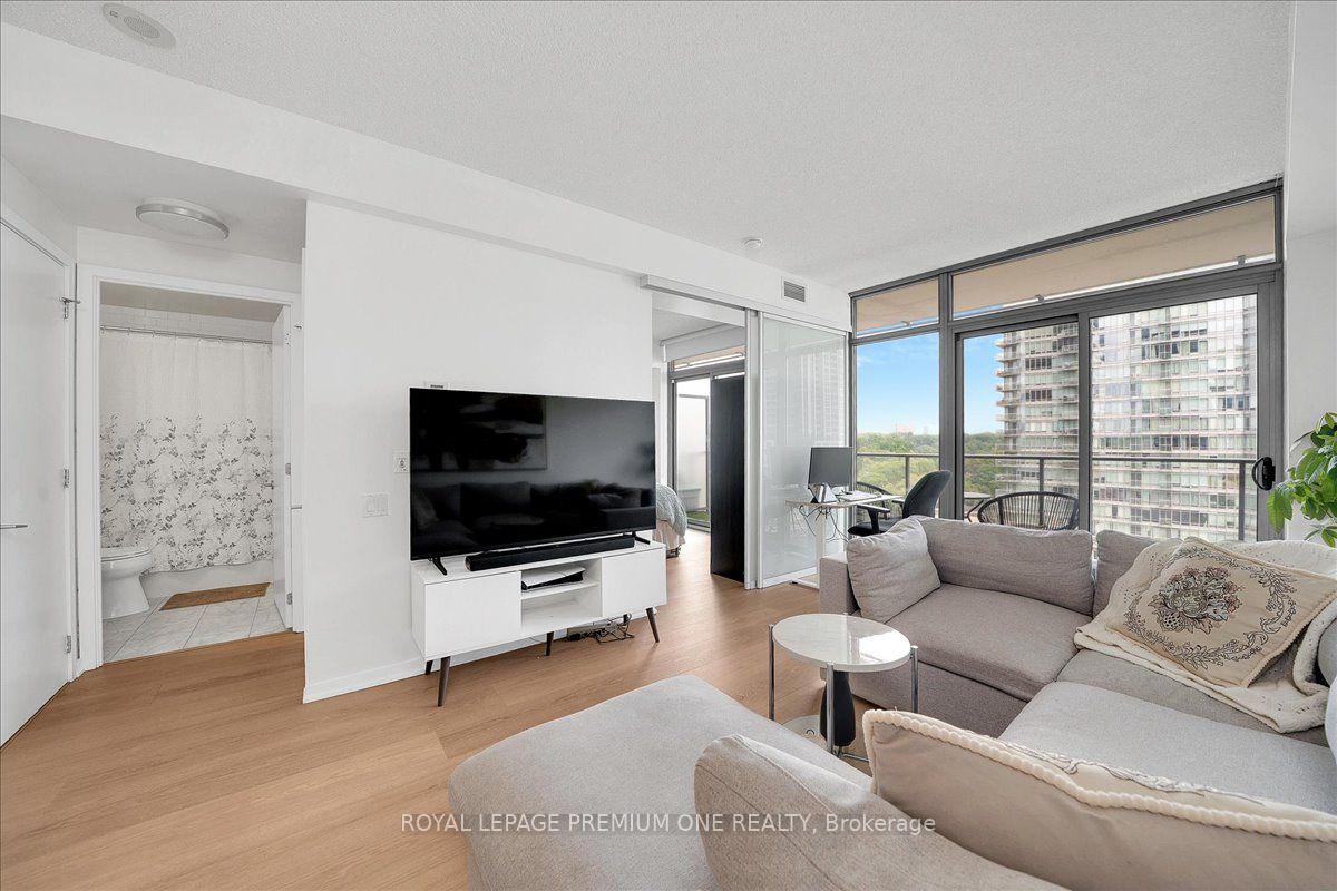 Photo 10 of Unit 901, 103 The Queensway, Toronto, High Park-Swansea — HOMEH
