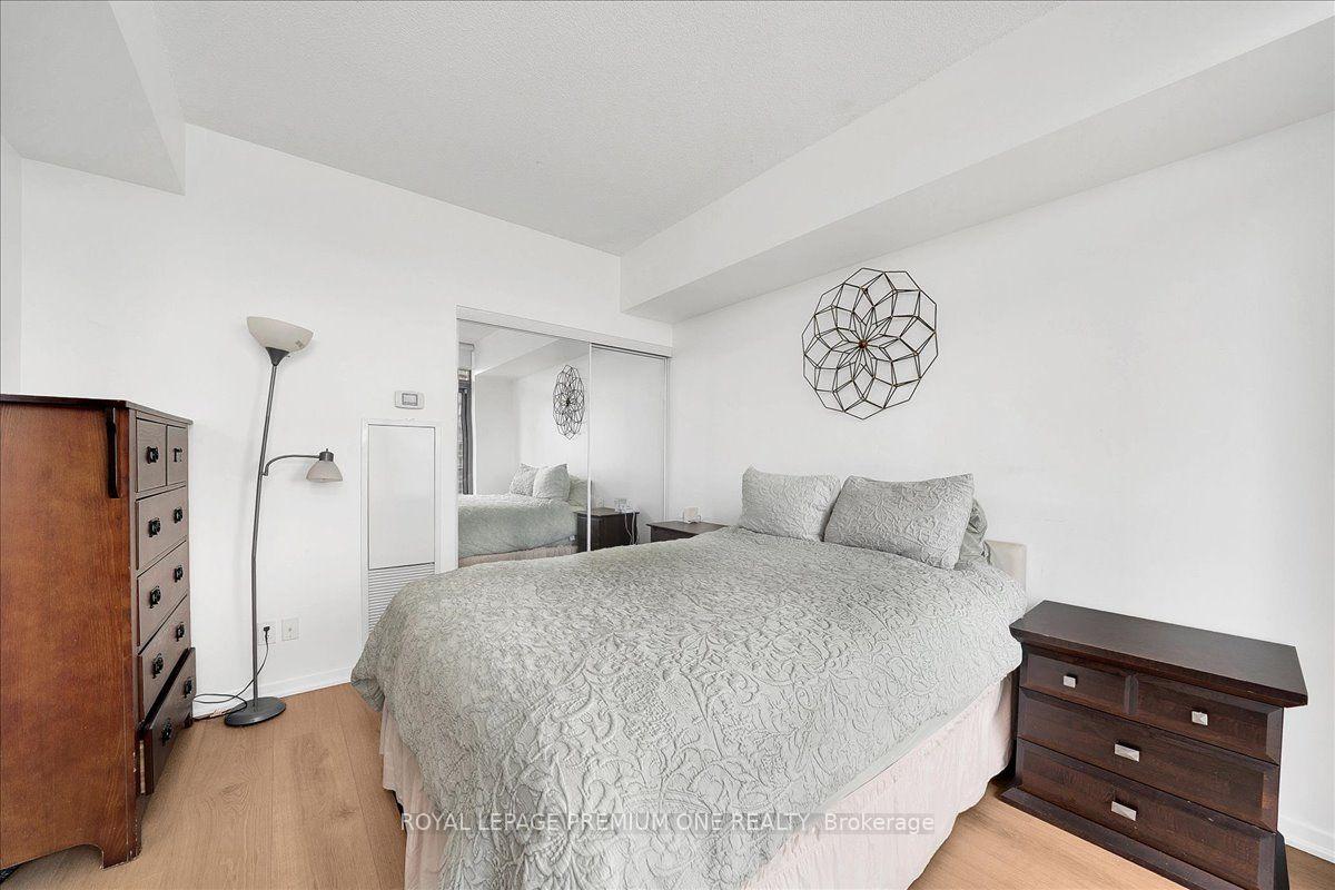 Photo 13 of Unit 901, 103 The Queensway, Toronto, High Park-Swansea — HOMEH