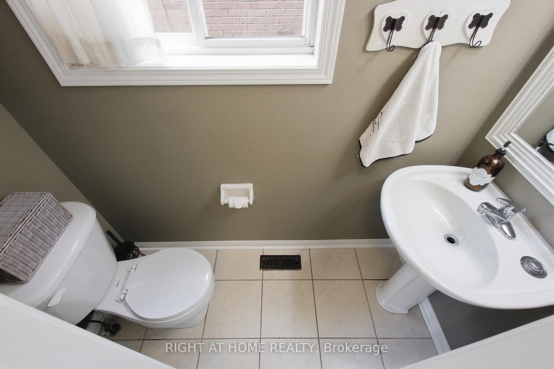 Photo 22 of 85 Seed House Lane, Halton Hills, Georgetown — HOMEH