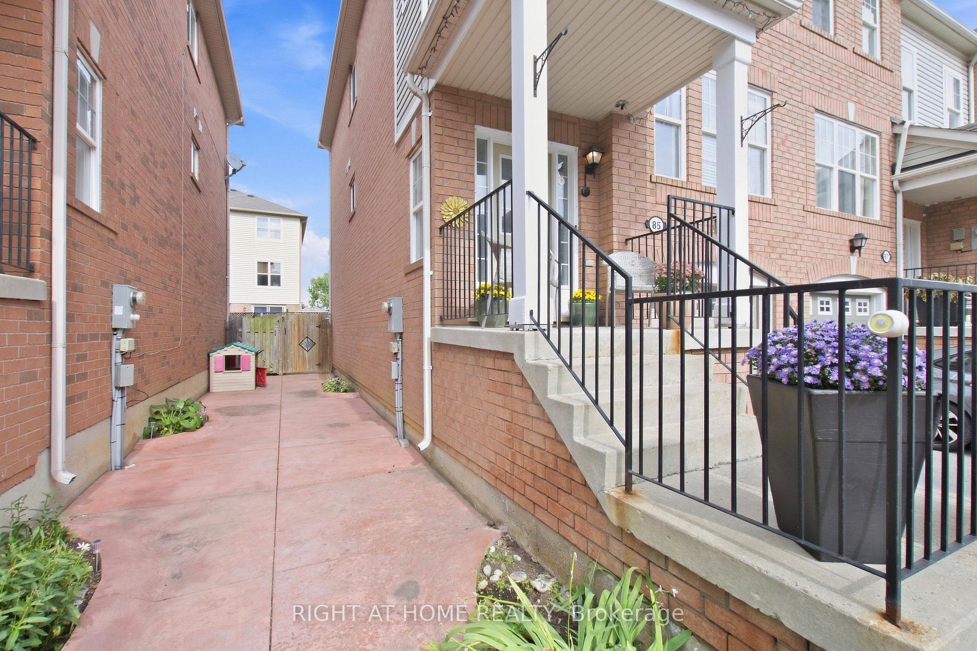 Photo 43 of 85 Seed House Lane, Halton Hills, Georgetown — HOMEH