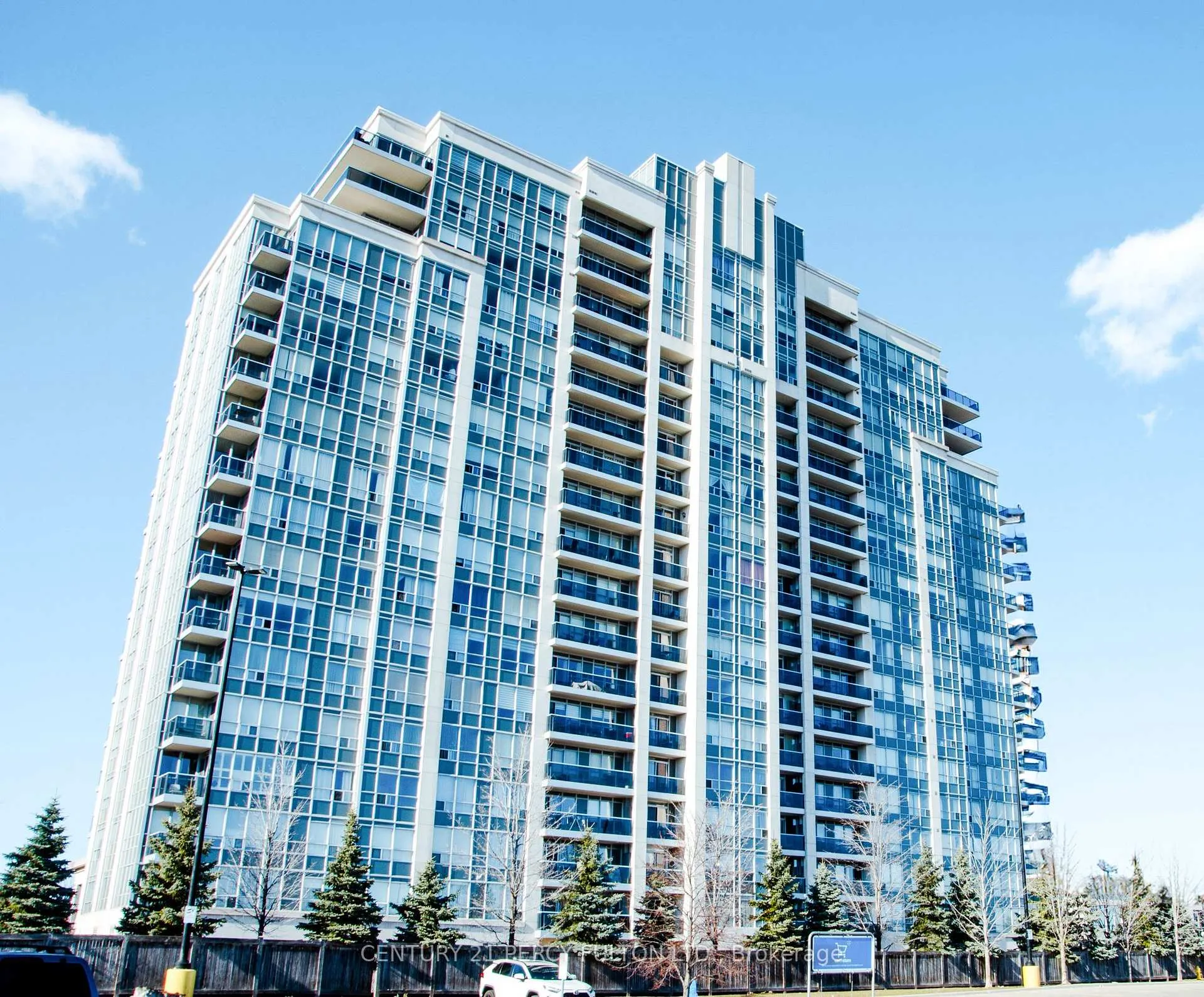 Front of Unit 707, 15 North Park Road