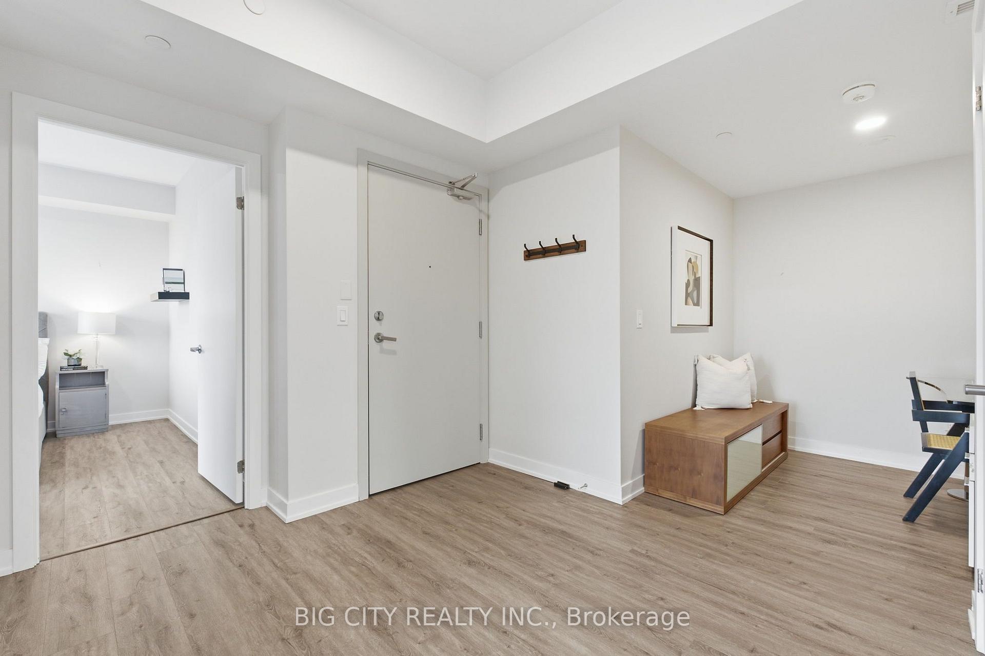 Photo 5 of Unit 1006, 1 Cardiff Road, Toronto, Mount Pleasant East — HOMEH