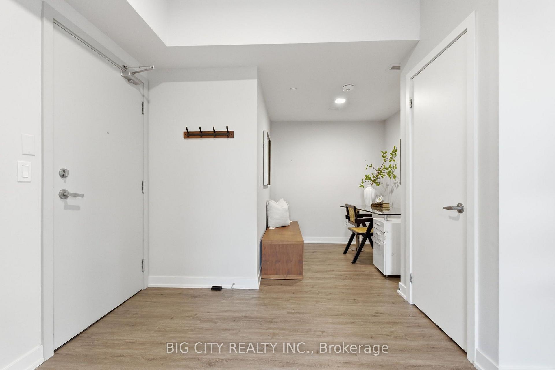 Photo 6 of Unit 1006, 1 Cardiff Road, Toronto, Mount Pleasant East — HOMEH