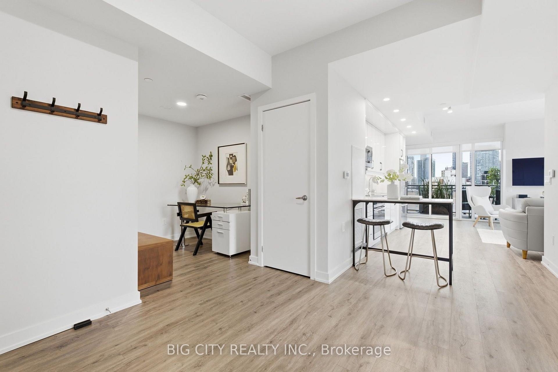 Photo 8 of Unit 1006, 1 Cardiff Road, Toronto, Mount Pleasant East — HOMEH