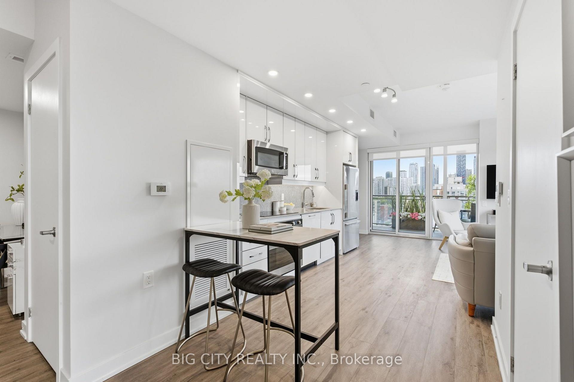 Photo 10 of Unit 1006, 1 Cardiff Road, Toronto, Mount Pleasant East — HOMEH
