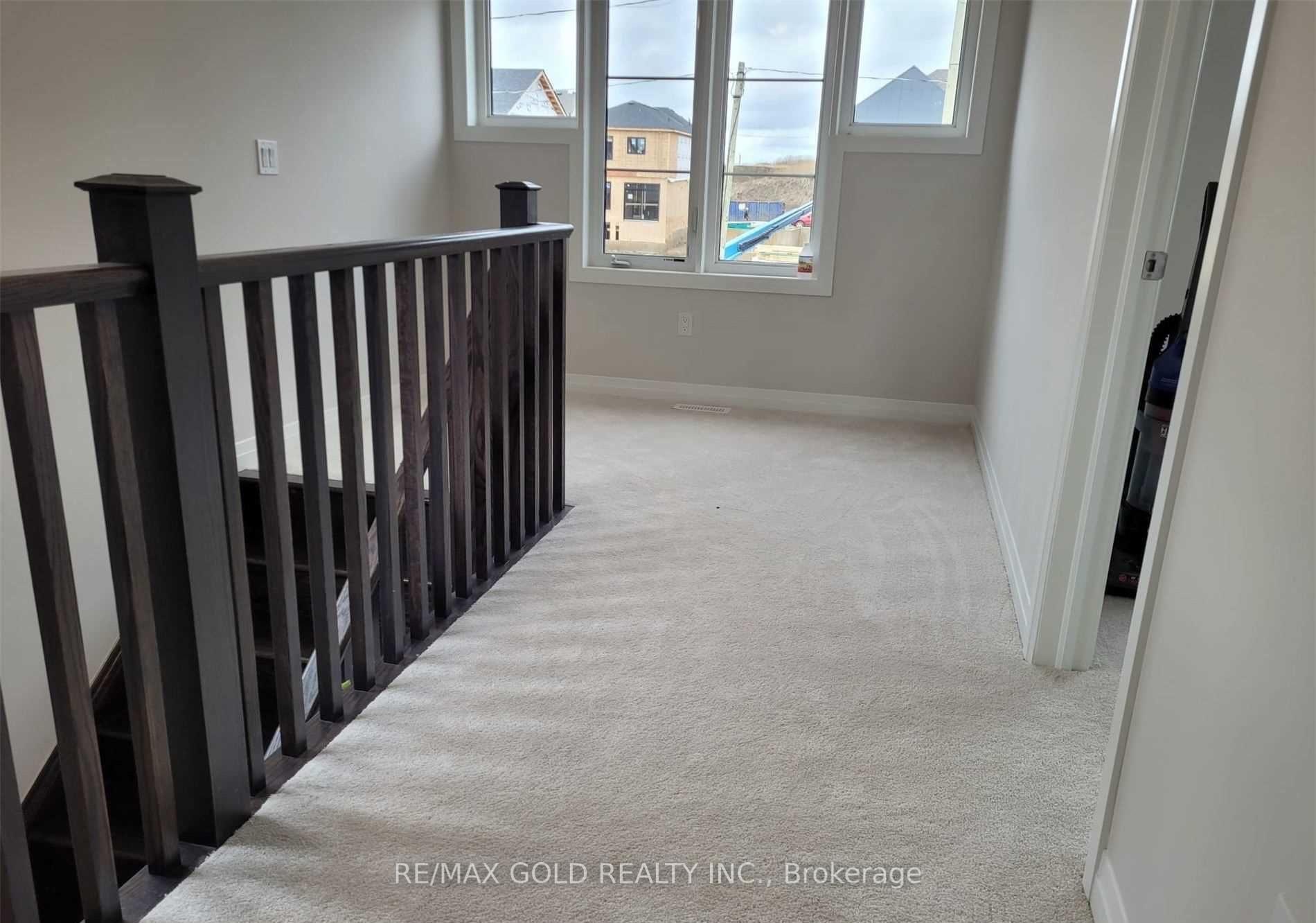 Photo 8 of 28 Weylie Street, Hamilton, Mount Hope — HOMEH