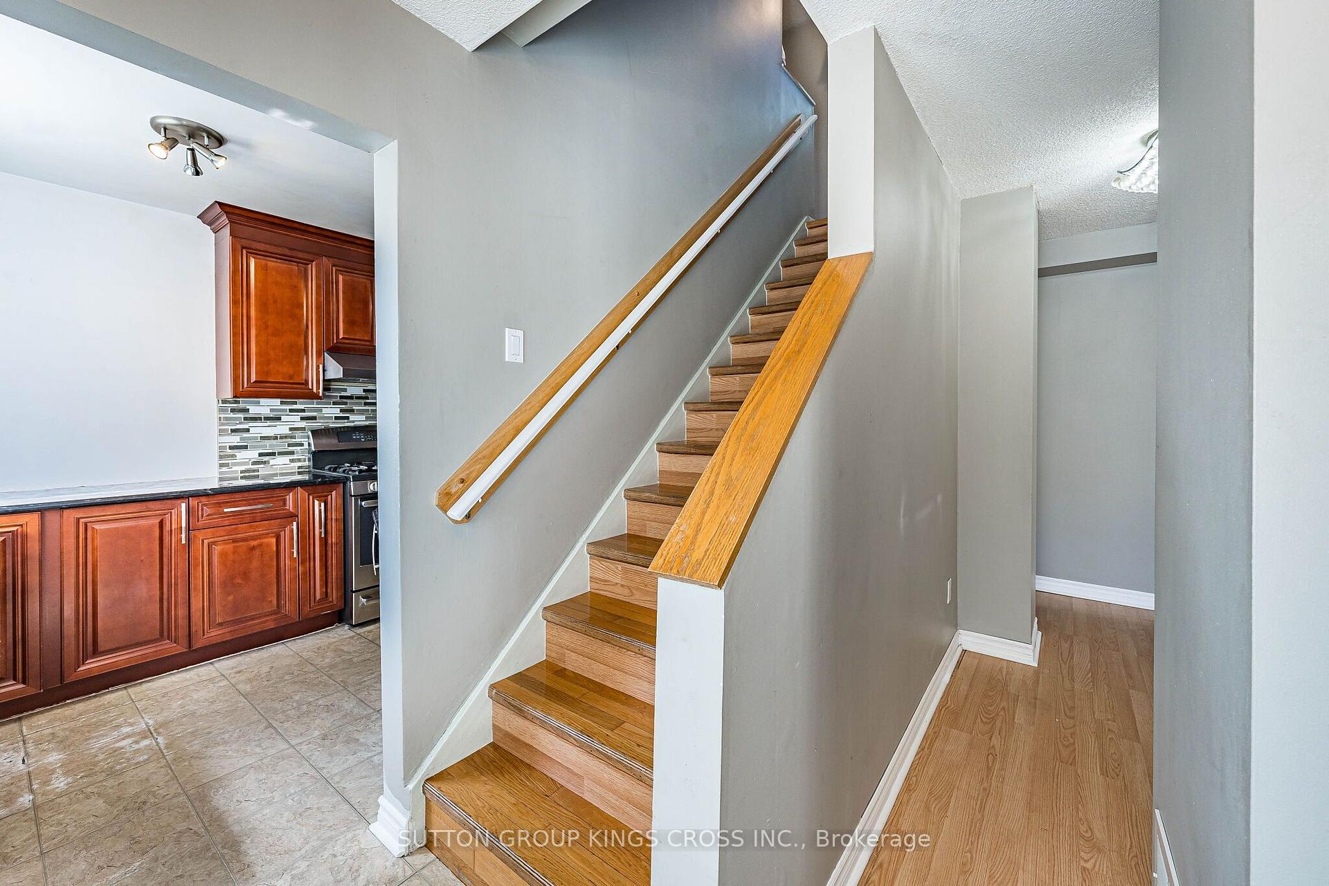 Photo 7 of 2 Hemlark Court, Brampton, Central Park — HOMEH