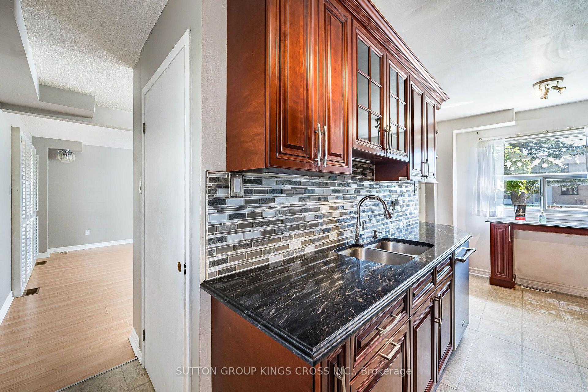 Photo 14 of 2 Hemlark Court, Brampton, Central Park — HOMEH
