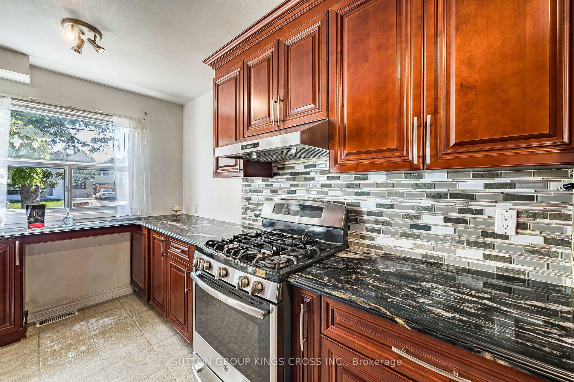 Photo 15 of 2 Hemlark Court, Brampton, Central Park — HOMEH