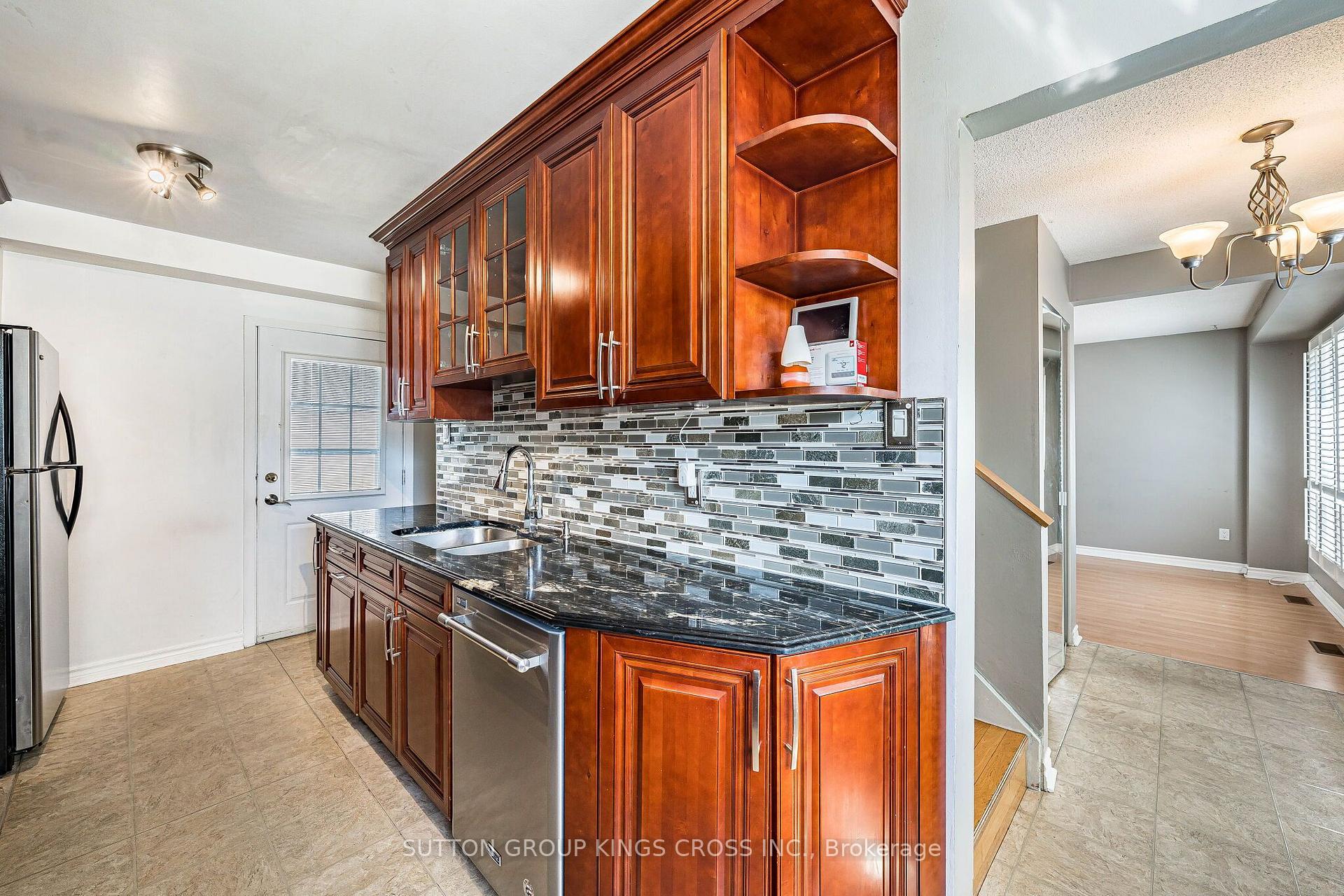 Photo 17 of 2 Hemlark Court, Brampton, Central Park — HOMEH