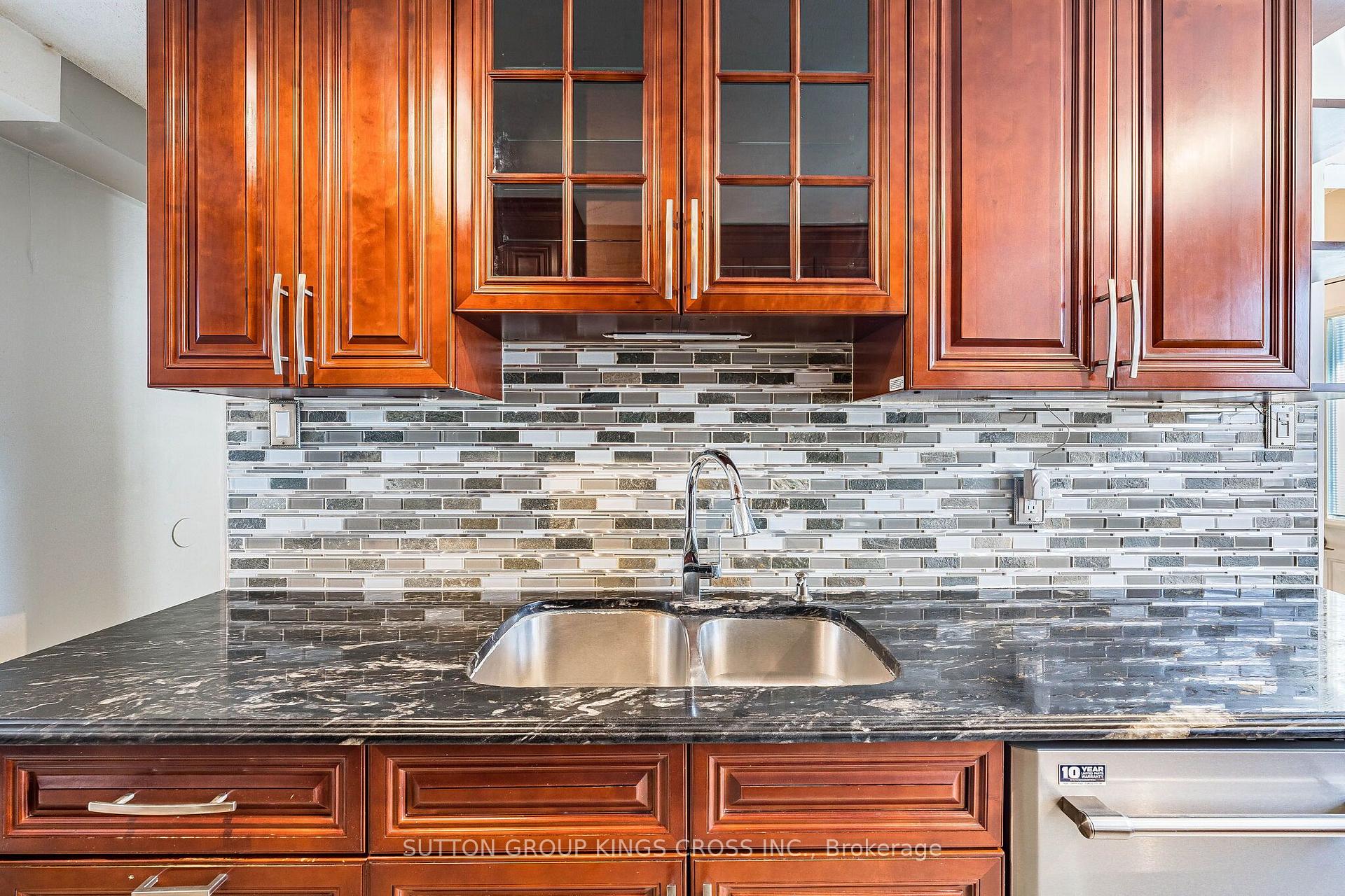 Photo 20 of 2 Hemlark Court, Brampton, Central Park — HOMEH