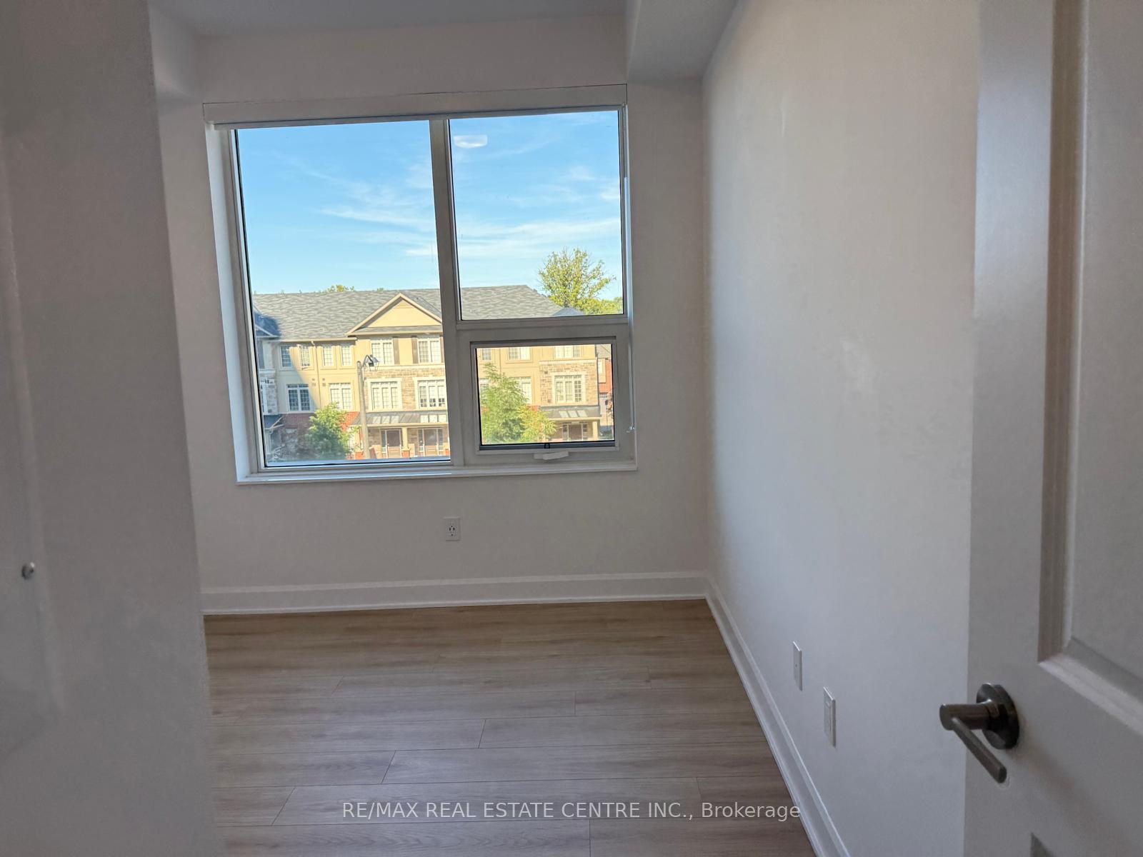Photo 4 of Unit 310, 3240 William Coltson Avenue, Oakville, Joshua Meadows — HOMEH
