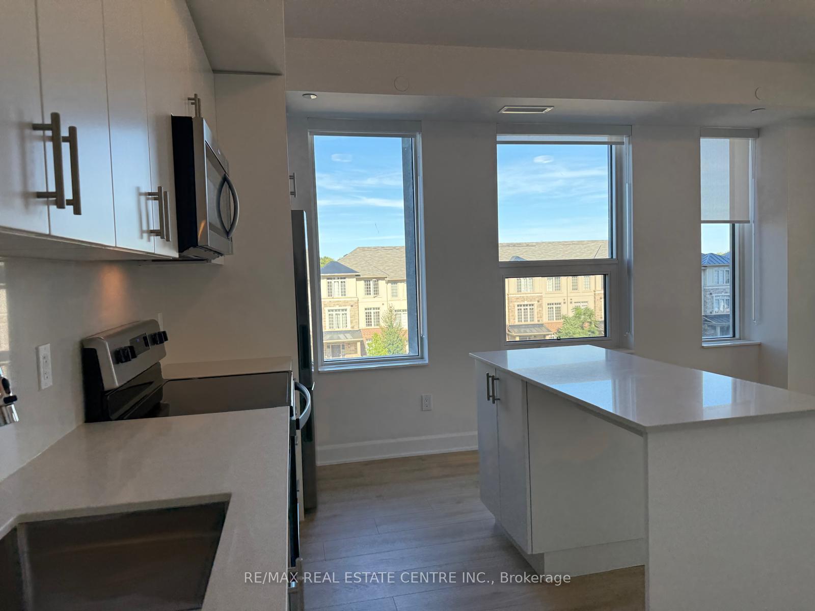 Photo 12 of Unit 310, 3240 William Coltson Avenue, Oakville, Joshua Meadows — HOMEH