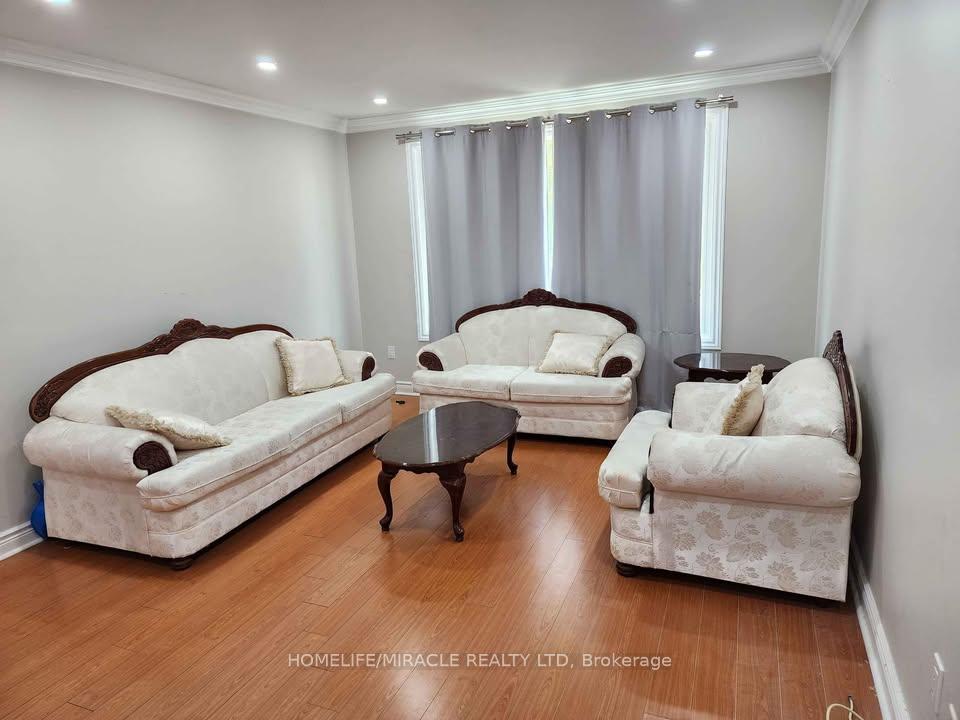 Photo 3 of 26 Blueberry Drive, Hamilton, Riverdale — HOMEH