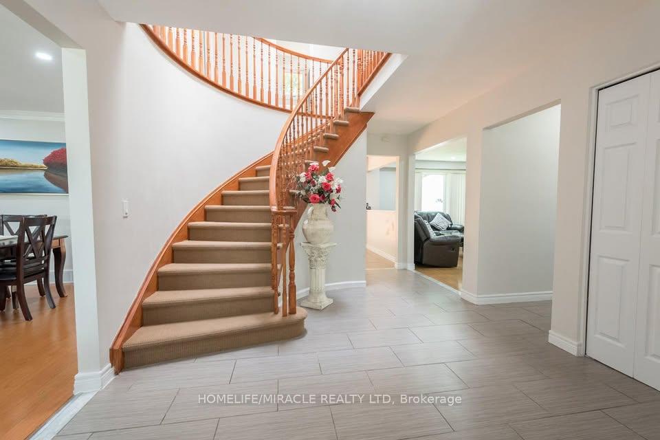 Photo 5 of 26 Blueberry Drive, Hamilton, Riverdale — HOMEH