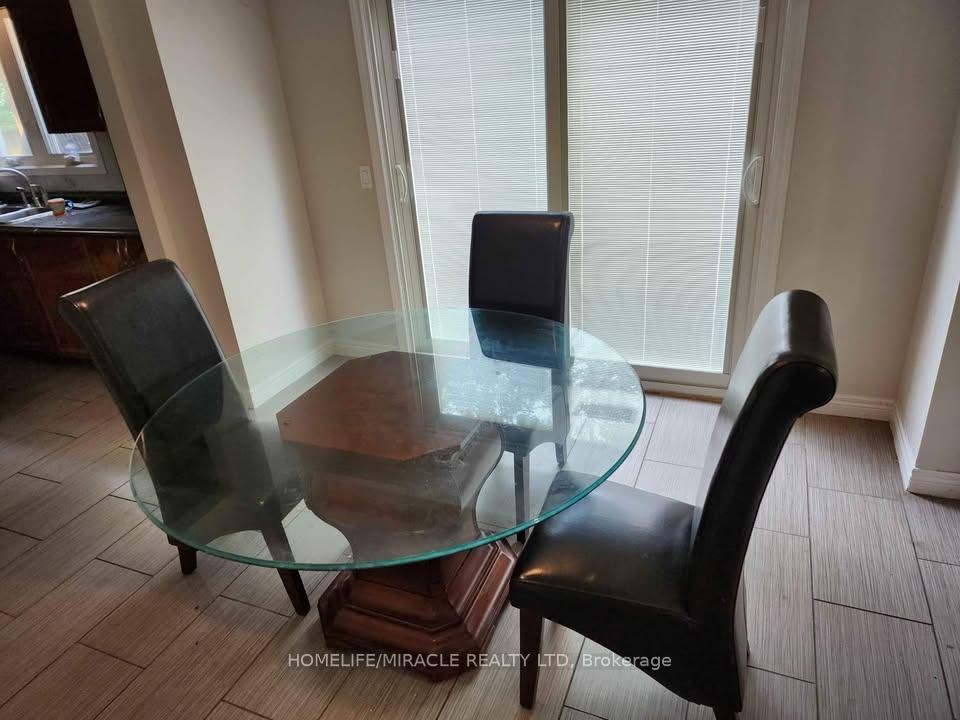 Photo 8 of 26 Blueberry Drive, Hamilton, Riverdale — HOMEH