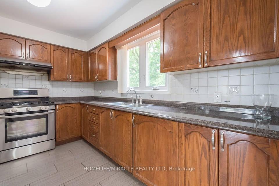 Photo 9 of 26 Blueberry Drive, Hamilton, Riverdale — HOMEH