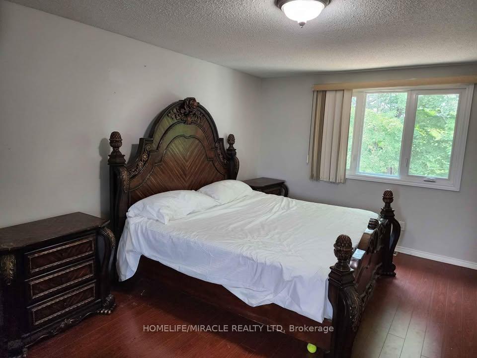 Photo 10 of 26 Blueberry Drive, Hamilton, Riverdale — HOMEH