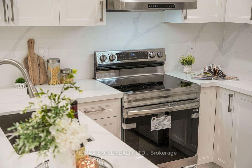 Photo 11 of 561 Caboto Trail, Markham, Village Green-South Unionville — HOMEH