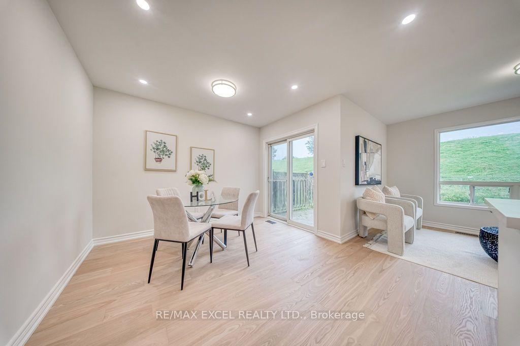 Photo 14 of 561 Caboto Trail, Markham, Village Green-South Unionville — HOMEH