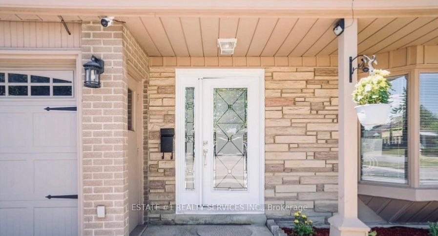 Photo 6 of 80 Addington Crescent, Brampton, Avondale — HOMEH
