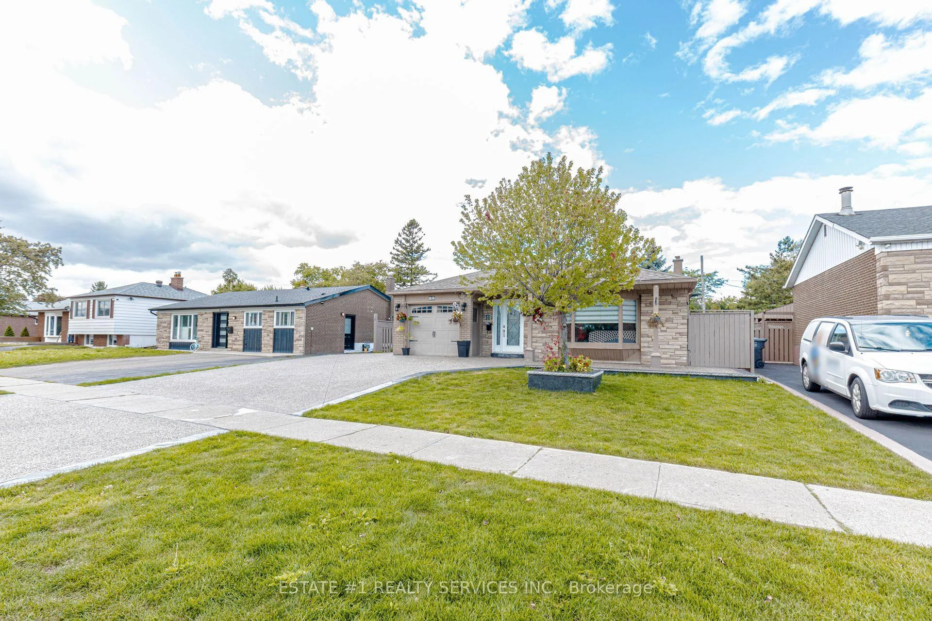 Photo 5 of 80 Addington Crescent, Brampton, Avondale — HOMEH
