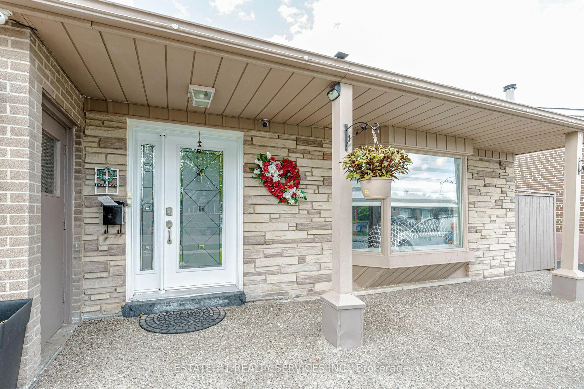Photo 11 of 80 Addington Crescent, Brampton, Avondale — HOMEH
