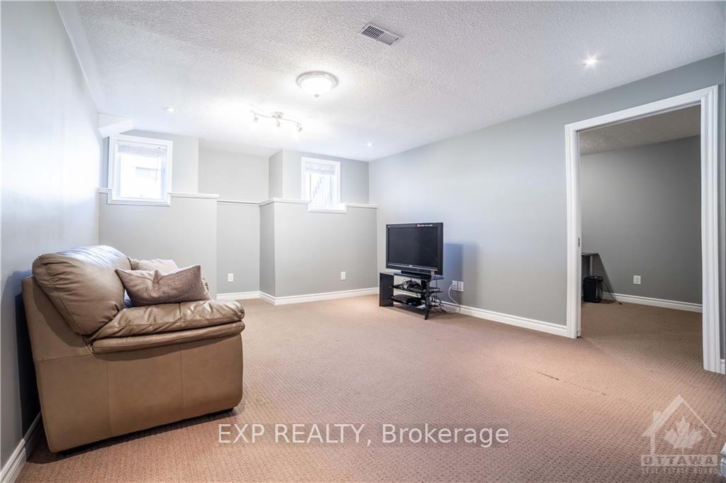 Photo 19 of 40 Alameda Way, Ottawa, Barrhaven - Longfields — HOMEH