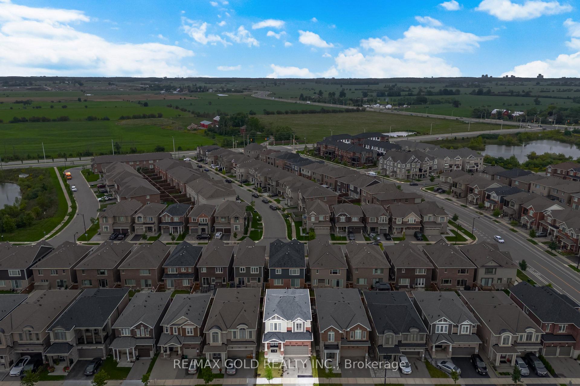 Photo 3 of 526 Kennedy Circle W, Milton, Cobban — HOMEH