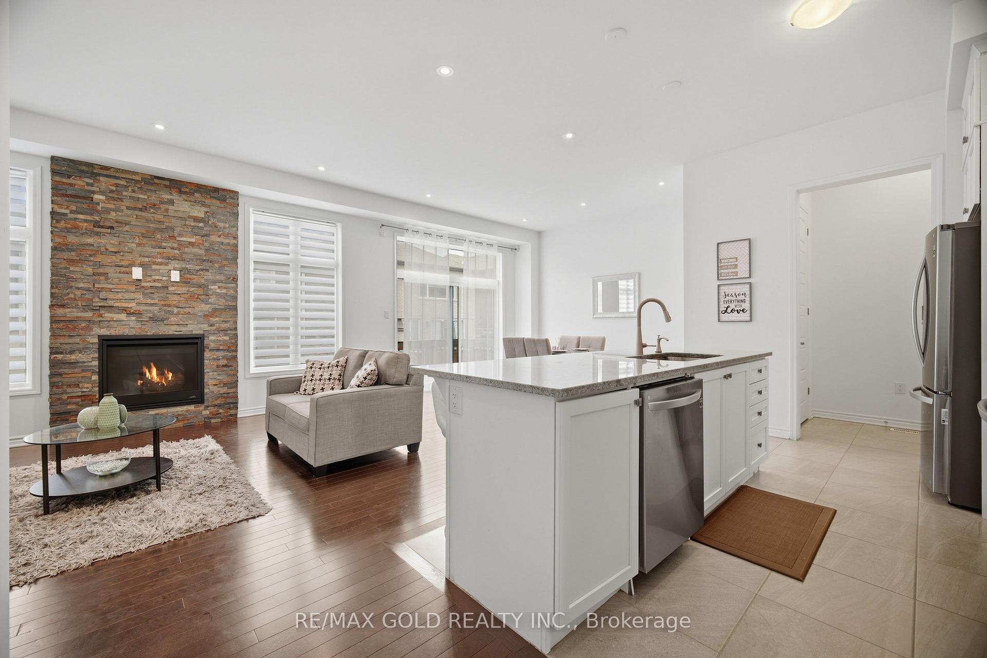 Photo 14 of 526 Kennedy Circle W, Milton, Cobban — HOMEH