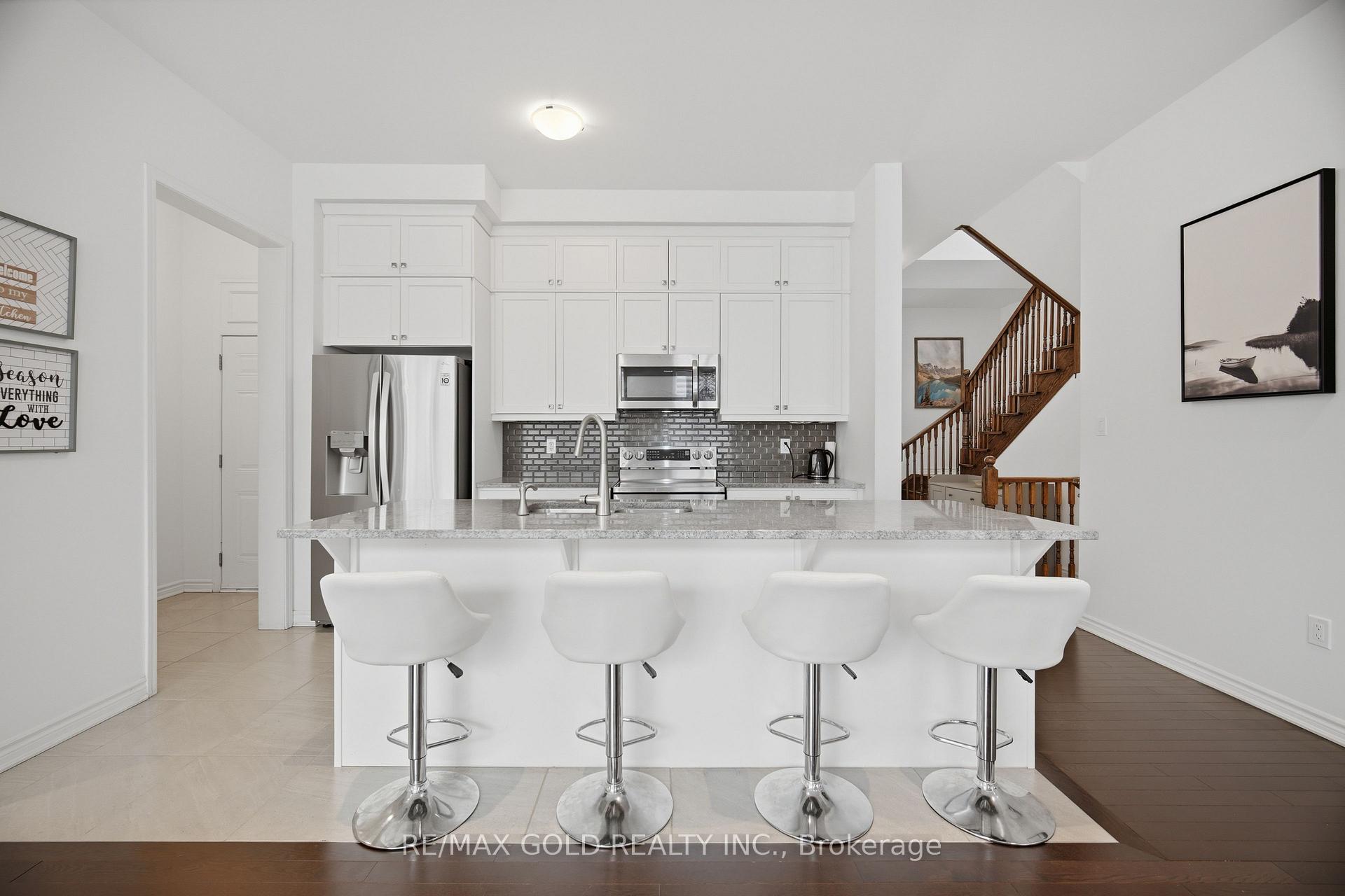 Photo 15 of 526 Kennedy Circle W, Milton, Cobban — HOMEH