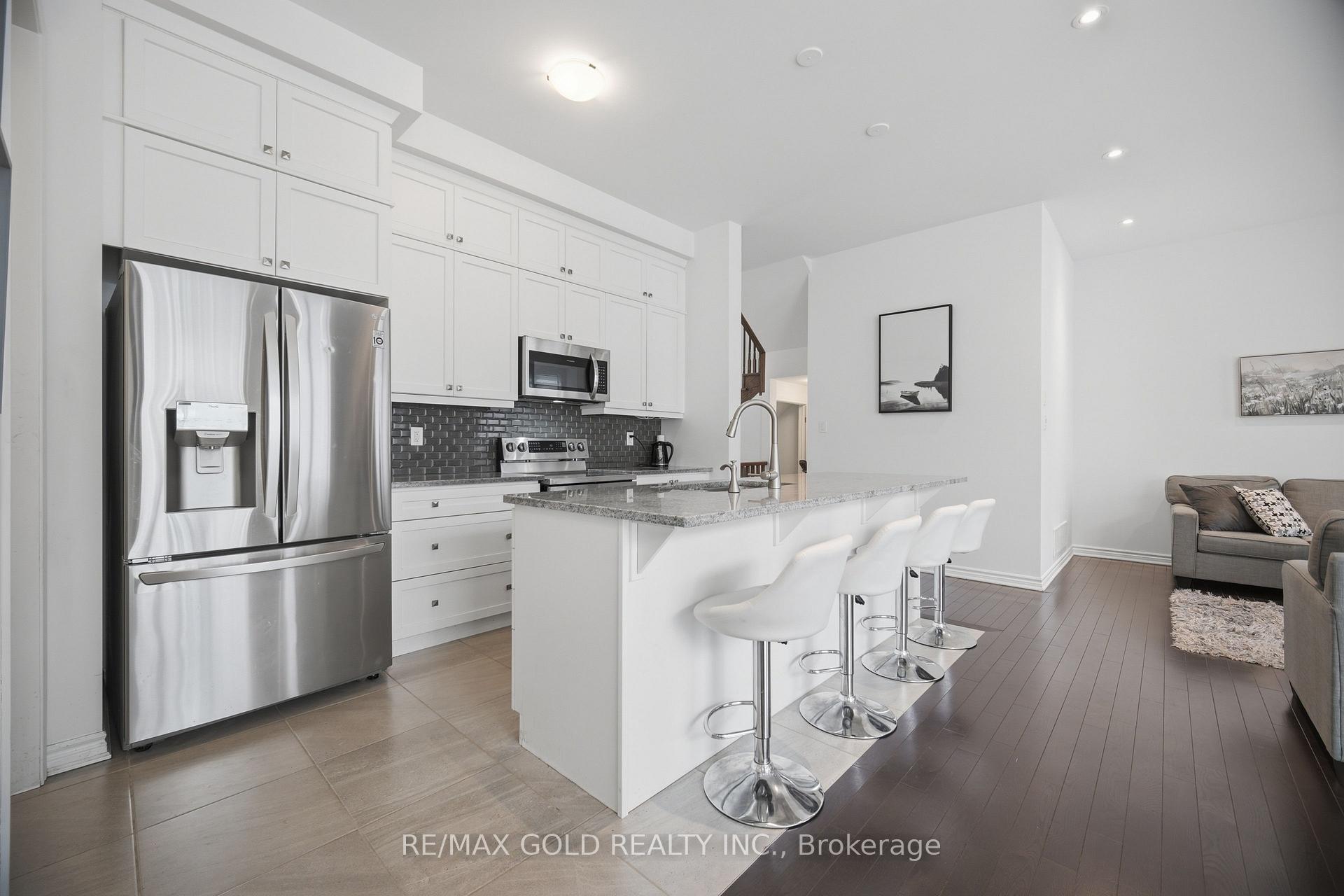 Photo 17 of 526 Kennedy Circle W, Milton, Cobban — HOMEH