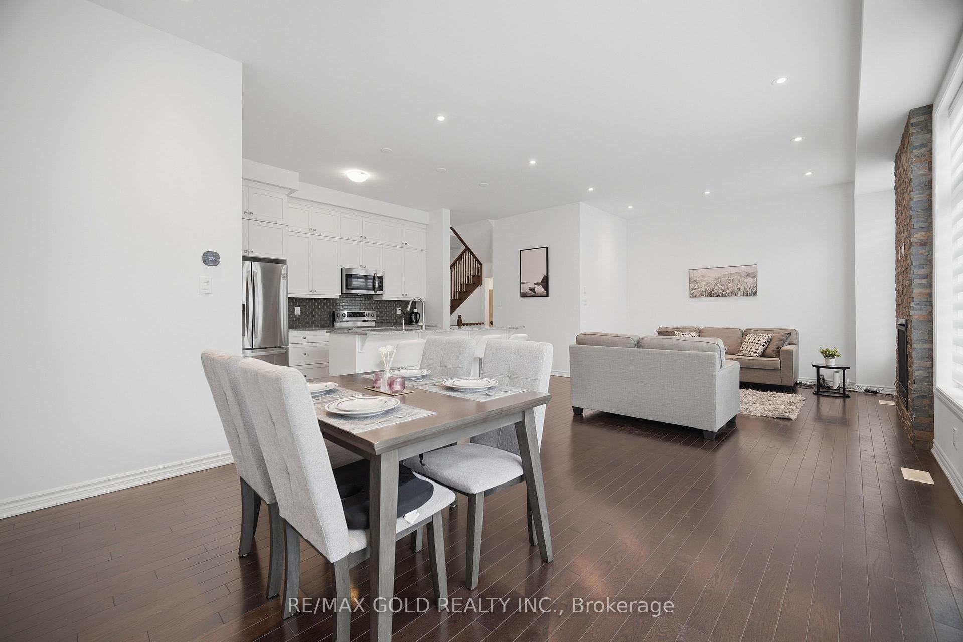 Photo 20 of 526 Kennedy Circle W, Milton, Cobban — HOMEH