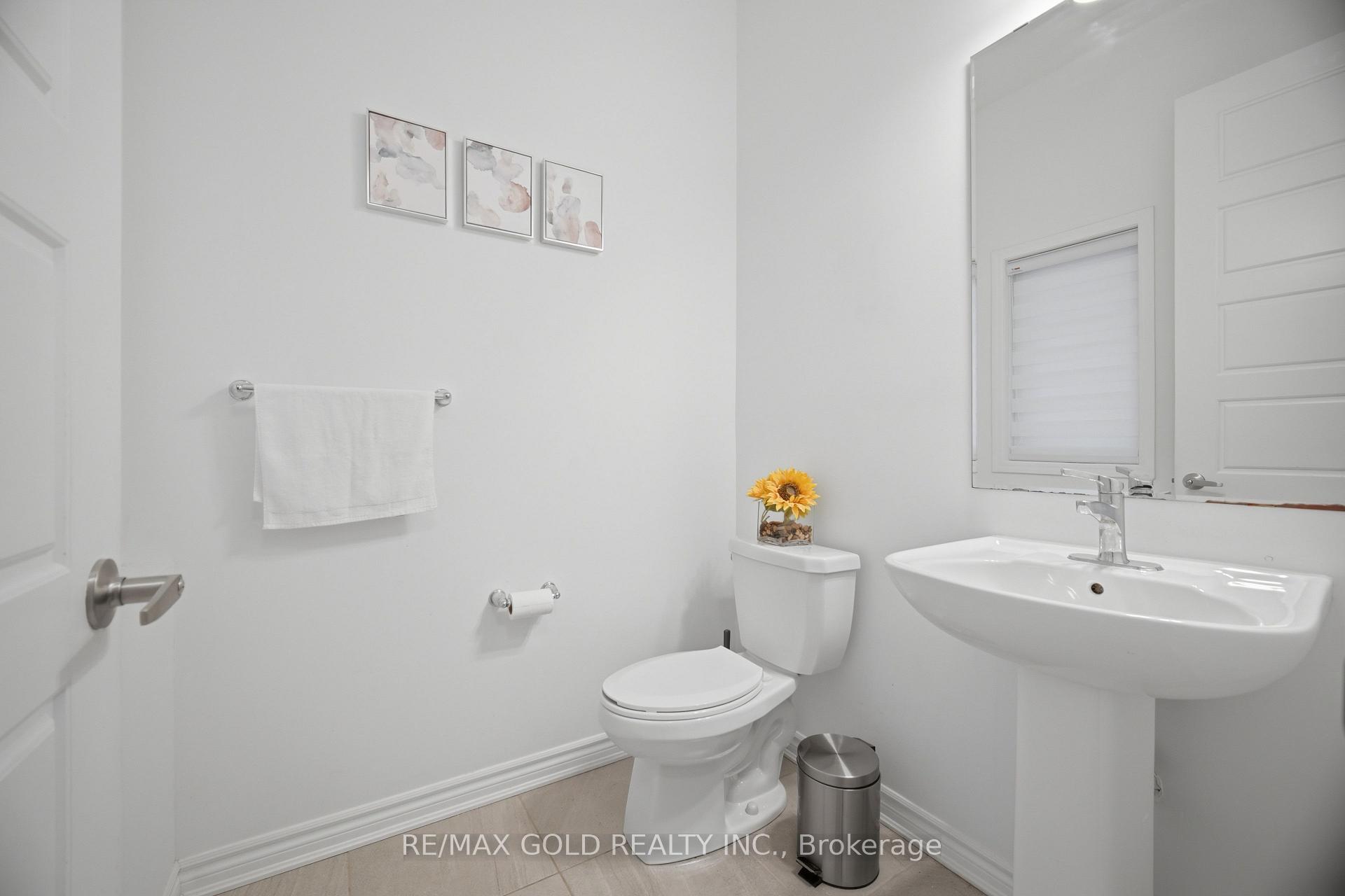Photo 24 of 526 Kennedy Circle W, Milton, Cobban — HOMEH