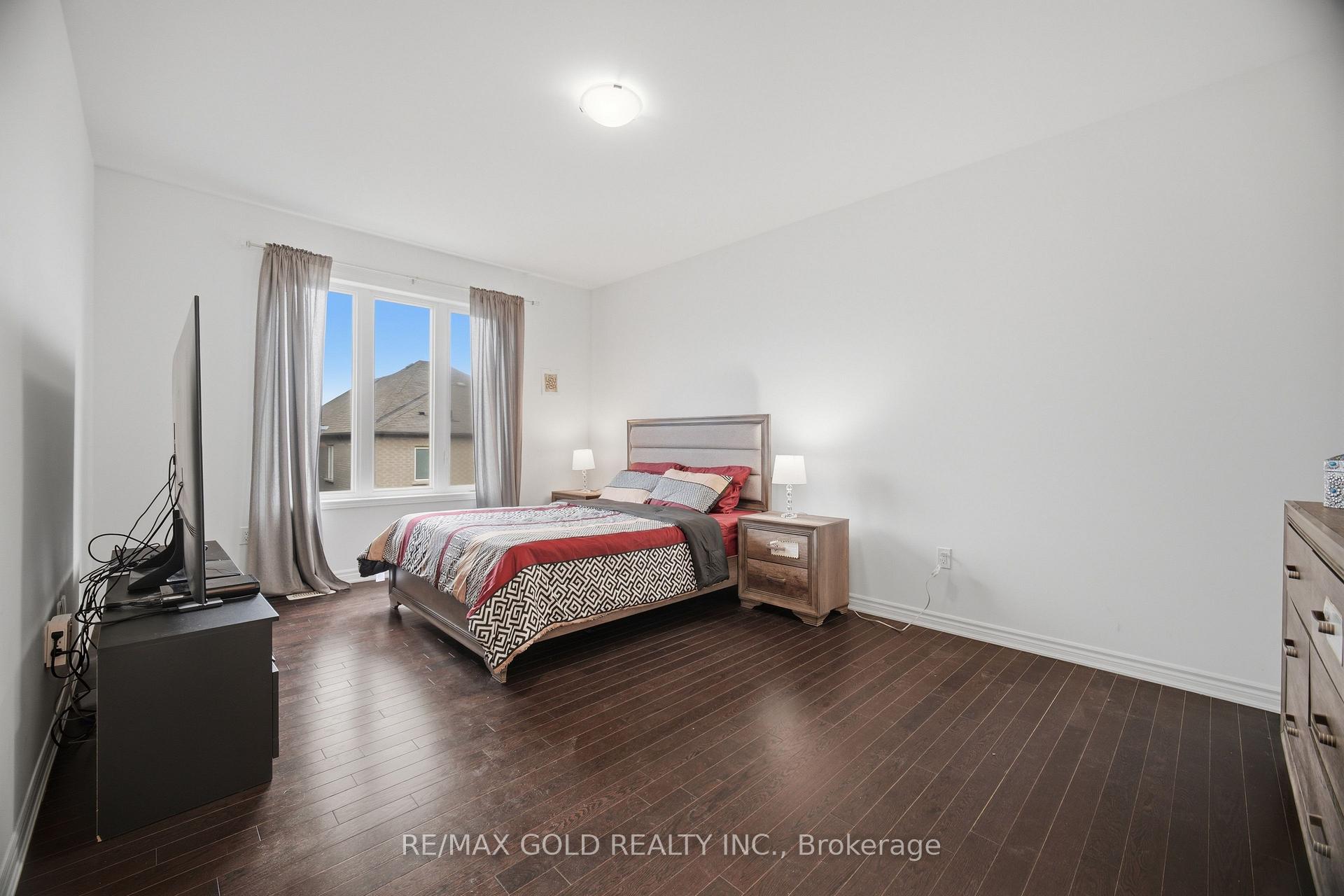 Photo 27 of 526 Kennedy Circle W, Milton, Cobban — HOMEH