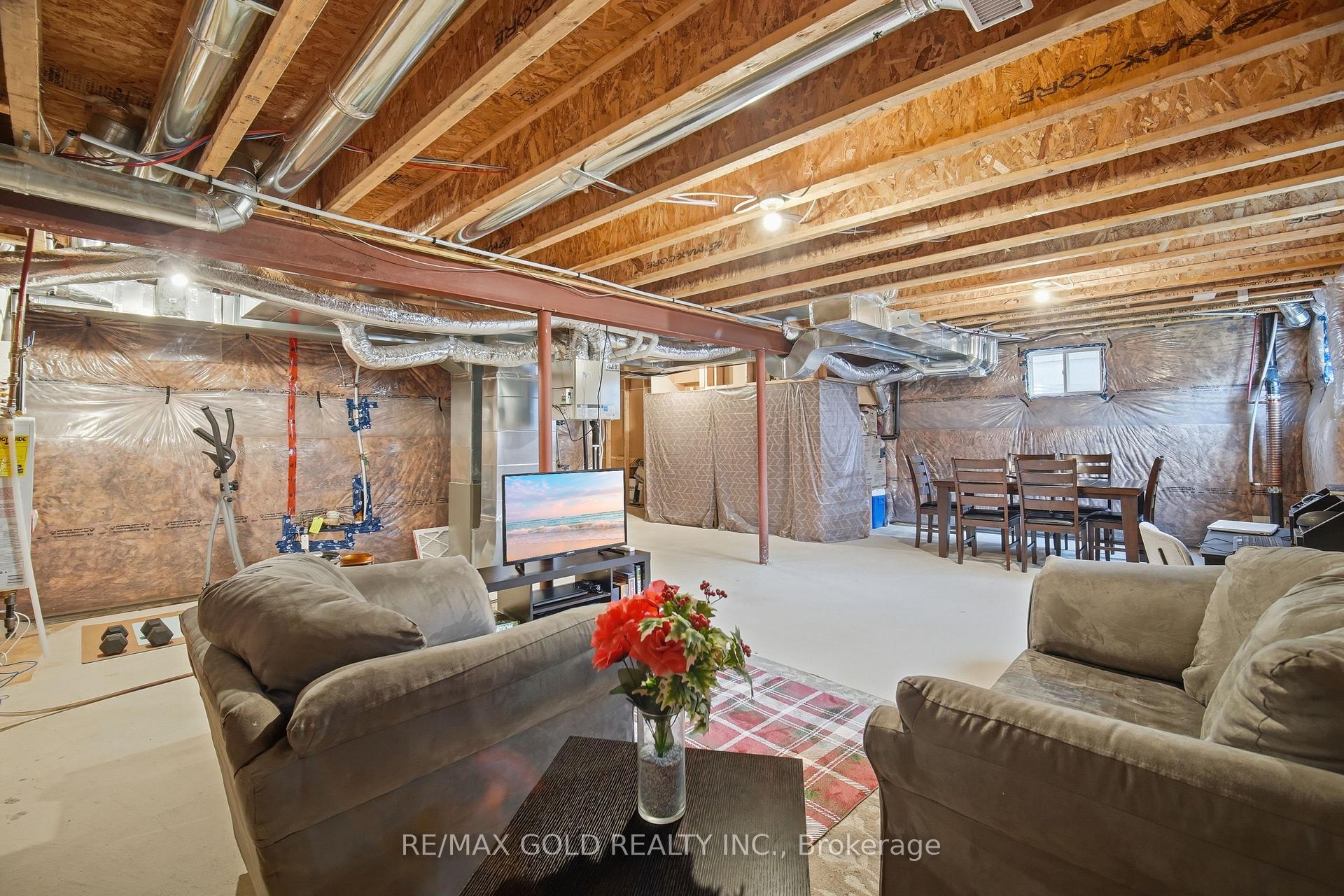 Photo 46 of 526 Kennedy Circle W, Milton, Cobban — HOMEH