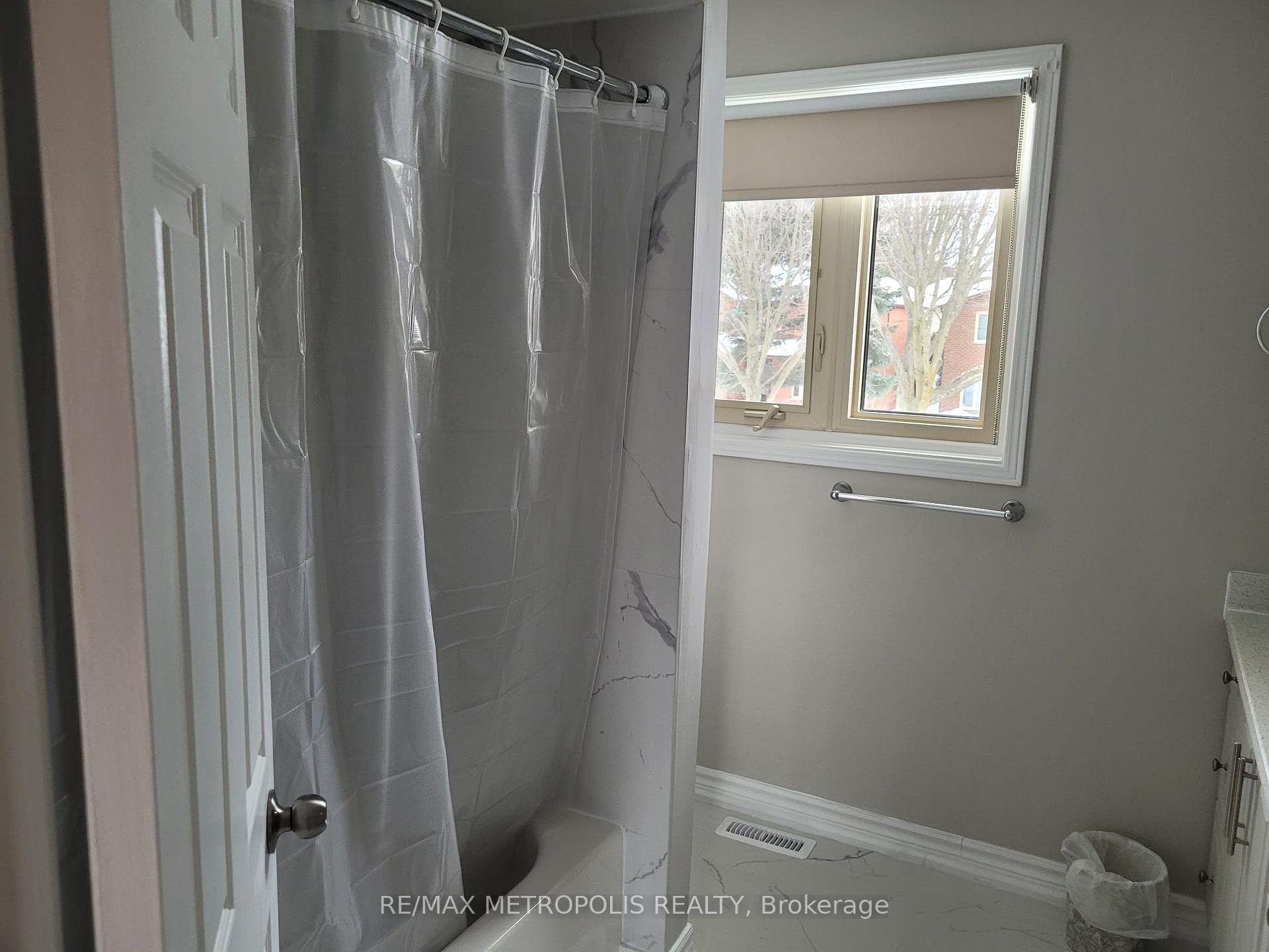Photo 11 of 83 Windrush Trail, Scarborough, Highland Creek — HOMEH