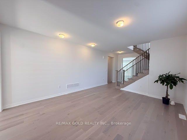 Photo 5 of 41 Tapscott Crescent, Brampton, Sandringham-Wellington North — HOMEH