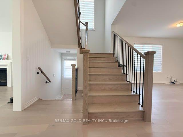 Photo 8 of 41 Tapscott Crescent, Brampton, Sandringham-Wellington North — HOMEH